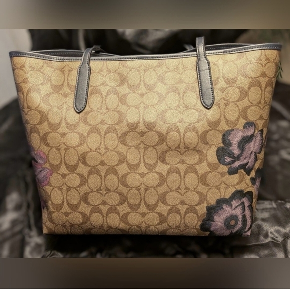 COACH City Tote in Signature Canvas with KAFFE FASSETT Print - NWT! - Picture 2 of 9